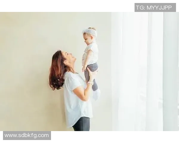 足球明星与女孩的温馨生活瞬间展现幸福与激情的完美结合