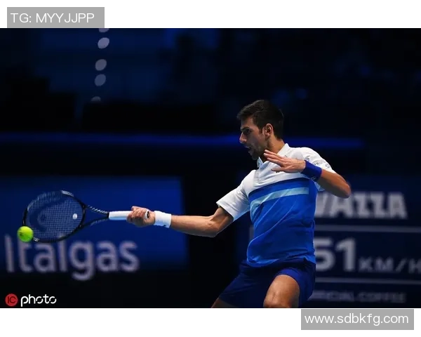 足球明星海报封面图片展现球场魅力与运动精神的完美结合 足球明星海报封面图片展现球场魅力与运动精神的完美结合