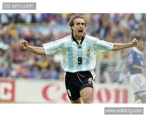 追忆绿茵传奇全部过世足球明星的辉煌与遗憾