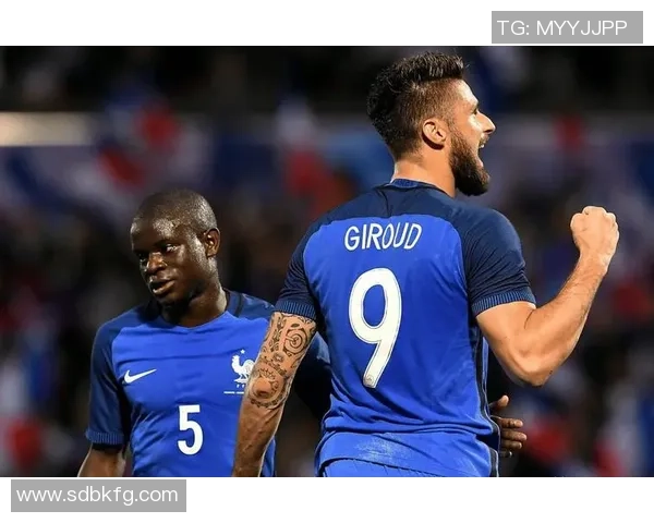 金发辫子足球明星的传奇人生与场上风采揭秘 金发辫子足球明星的传奇人生与场上风采揭秘